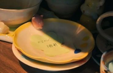 不老村里新开了一家“玩泥巴”的小店，专治都市人的精神内耗