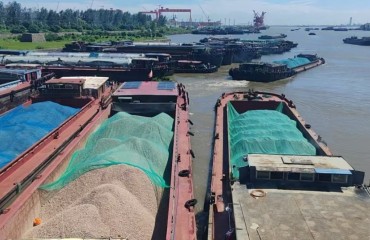 连续奋战15个小时 新江海河闸一线人员全力护航海太长江隧道工程建设