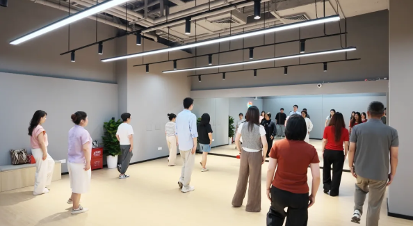 商场“让”空间，白领来“充电”！普陀多家商场文商融合引入市民日校