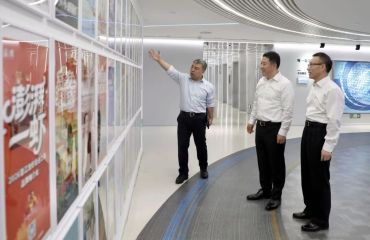 长宁区委书记孔福安带队走访上海报业集团