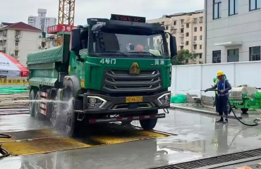 擦亮城市“流动窗口”，普陀规范环卫、工程运输车辆市容管理