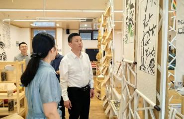 程志华调研教育工作并看望慰问一线教师 - 铜官区人民政府