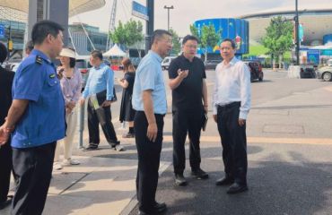 上海市绿化市容局党组书记、局长郜红建检查第48届世界技能大赛市容环境保障工作
