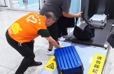 南通市退役军人志愿服务队开展“暖心护航·平安出行”志愿活动