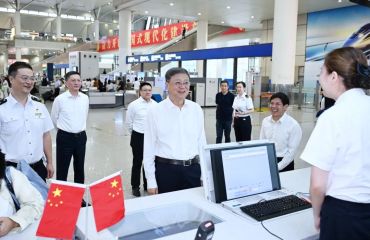 陈吉宁朱忠明检查国庆期间城市安全运行和服务保障工作