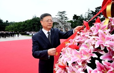 烈士纪念日 陈吉宁朱忠明黄莉新胡文容等与上海各界代表向人民英雄敬献花篮