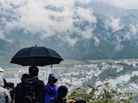 齐云山游客太有品！十一假期，仙山云海、夜游烟花全没落下