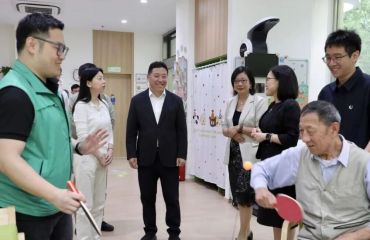 长宁区领导开展“敬老月”走访慰问