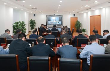 扬州经开区组织收听收看全市防御台风“蔷琵”视频调度会议并召开续会 闻风先动 排险设防 坚决打赢台风防御战