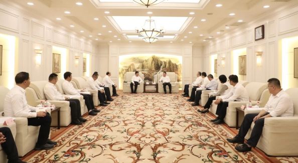 长宁区接待果洛州甘德县党政代表团