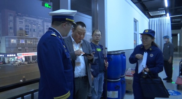 泰兴市消防救援局开展消防安全集中夜查行动