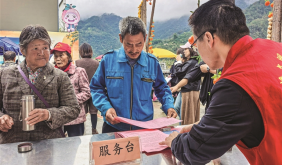 桥头一线送政策清朗文化润民心