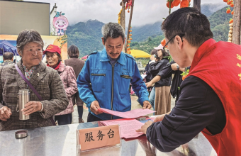 桥头一线送政策清朗文化润民心