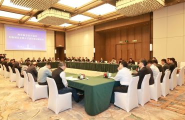 两岸新型显示器件创新融合发展示范园区建设座谈会在经开区召开