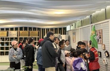 探秘蜜蜂王国 共筑科普之约——江浦街道城东社区×国资集团“双结对 双促进”老山蜜蜂文化半日研学营圆满举办