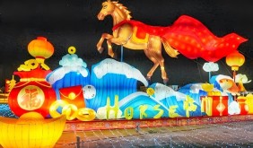 2026淮安运河灯会：“Horse临门”点亮漕运门