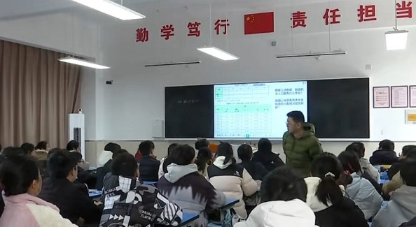 江苏兴化：教室空调全覆盖 冷暖无忧护成长