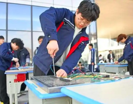 人民日报关注浙江职业教育“下沉”与“联动”：深化产教融合 调整专业设置