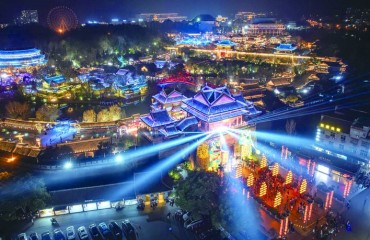 跟着春晚 跑进八婺“年戏”大剧场