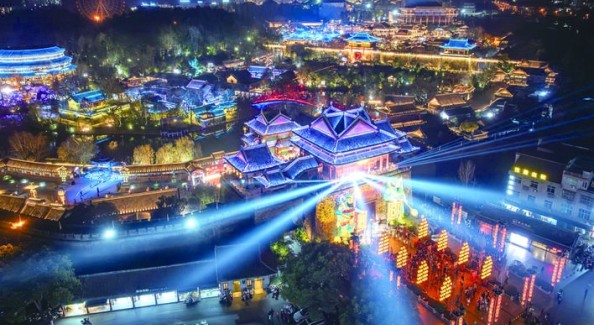 跟着春晚 跑进八婺“年戏”大剧场