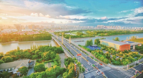 从城企“双向奔赴”看“加仓信心”