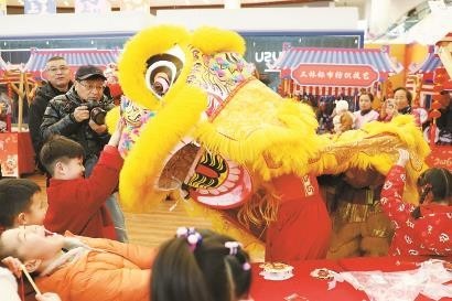 上海各處紅紅火火鬧元宵