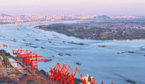 到港船舶艘次和吞吐量實現(xiàn)“雙增長” 鎮(zhèn)江港一季度迎來外貿(mào)“開門紅”
