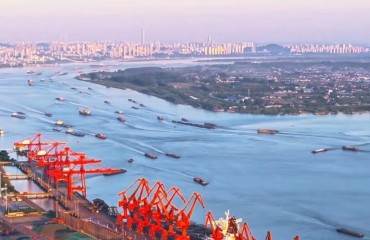 到港船舶艘次和吞吐量实现“双增长” 镇江港一季度迎来外贸“开门红”
