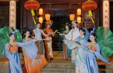 扬州个园夜游焕新启幕 邀客共赴“月光之约”