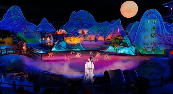 无锡拈花湾《拈花许愿》首演，互动式唐风演艺吸引近三千游客