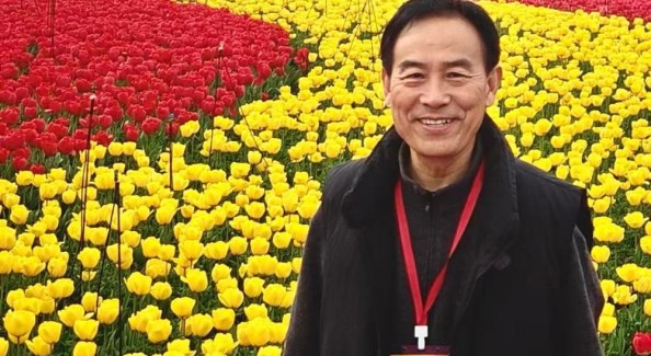 在時(shí)代與數(shù)字化洪流中詩人如何堅(jiān)守詩意方舟