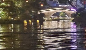 “桨声”灯影里的秦淮河