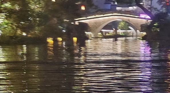 “桨声”灯影里的秦淮河