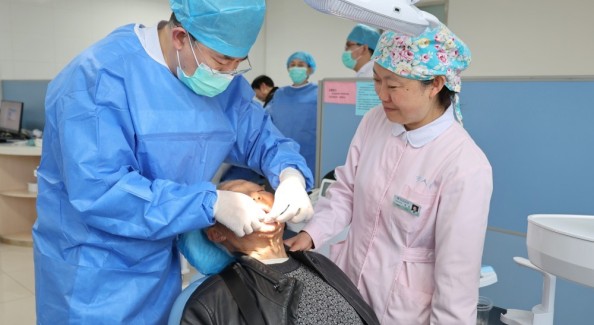 江苏兴化：顶尖专家聚水乡 义诊服务惠民生