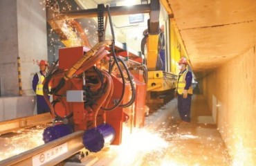 崇明线全线轨道贯通 力争今年底全面建成