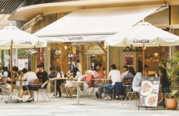 户外一张桌“摆”出潮流范 上海多区外摆新政惠及4000余商户