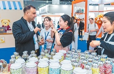 源头工厂聚义乌 数万潮流饰品引全球客商“反向取经”
