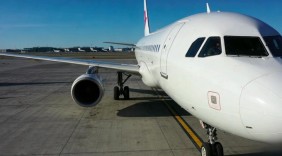 兩月兩連漲：航空燃油附加費大幅上調(diào)背后的油價風暴