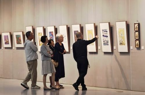 南京市残疾人书画作品展启幕，百余幅作品首进公共文化地标