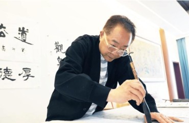 翰墨铸魂 以笔为桥——当代书法大家刘洪友的艺术人生