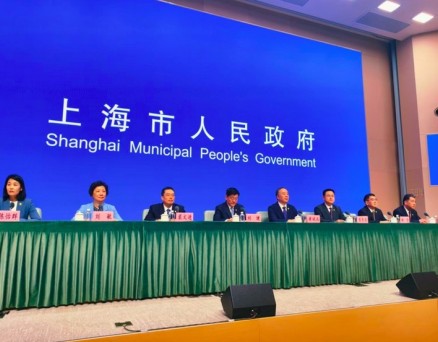 六万亿的“韧性基座”：上海服务业5.5%增长如何照亮长三角边缘？