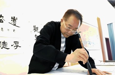 翰墨铸魂 以笔为桥——当代书法大家刘洪友的艺术人生