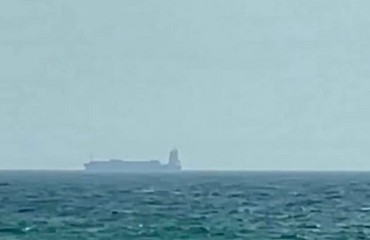 全球油阀的极限博弈：伊朗“彻底封锁”霍尔木兹海峡的真相与冲击