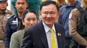 76歲、摘腳環(huán)、獲特赦：泰國(guó)前總理他信的下一站是哪里？