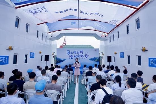 海上书声五年：“浙汽象渡12”载着一场读书会的格局远航