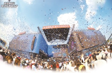 7万人涌入栖霞：一场音乐节背后的“接流”耐力赛