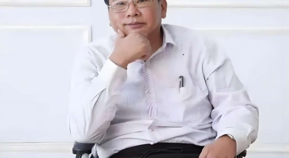 轮椅上的文学守望者——韦江荷