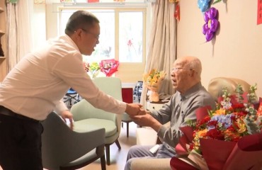 泰兴市领导看望慰问泰兴籍百岁院士王德滋