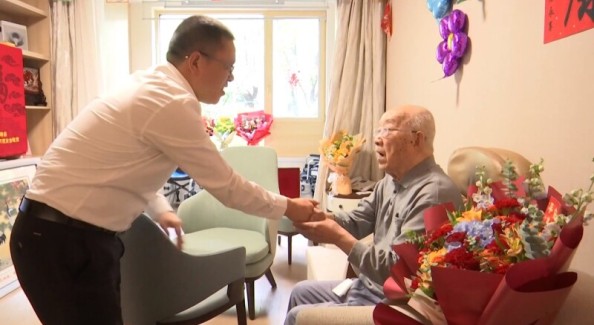 泰兴市领导看望慰问泰兴籍百岁院士王德滋