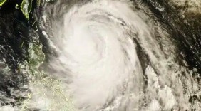 超强台风“巴威”步步逼近：路径仍有变数，风雨或波及大半个中国